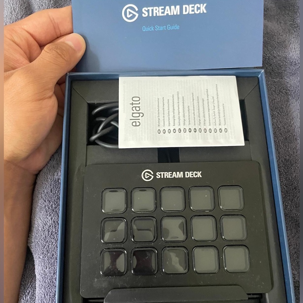 Elgato Stream Deck - Live Content Creation Controller with 15